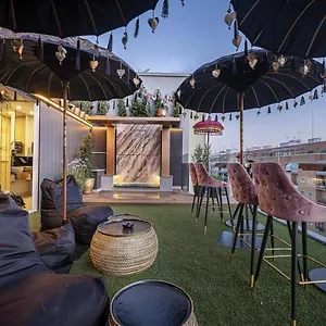 On Designed For Adults Apartment Sevilla